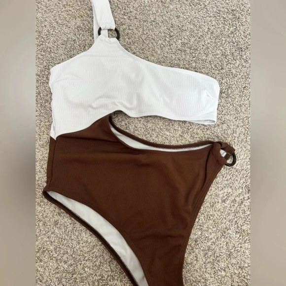 One Piece Bikini - Picture 2 of 3